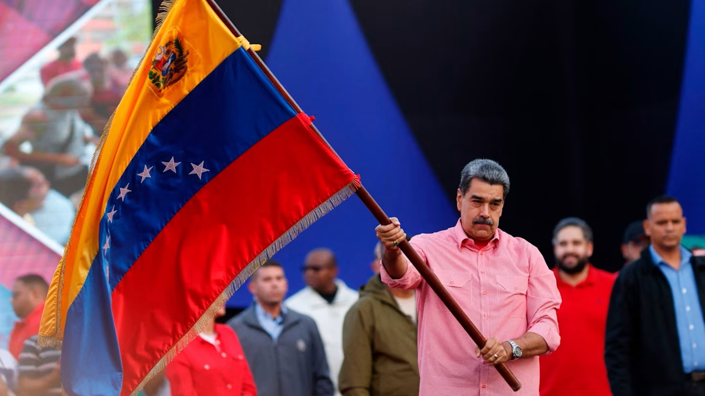 Maduro waving flag