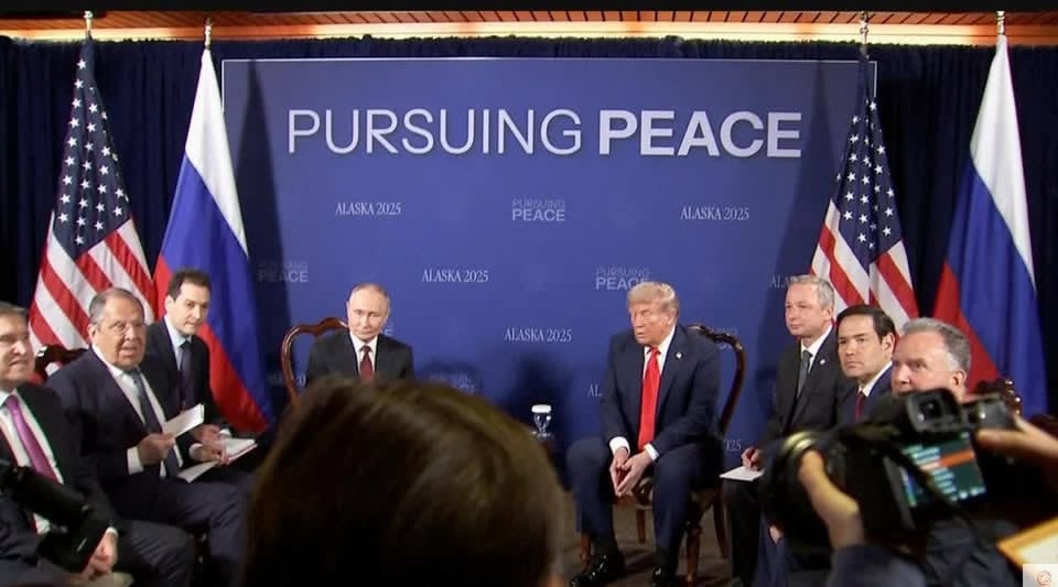 Trump and Putin at Pursuing Peace conference